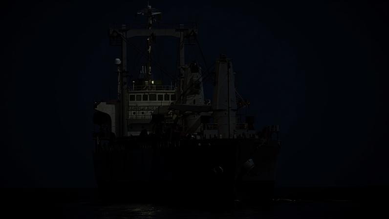 O navio Asian Katra chegando à Baía de Havana com 1,7 tonelada de suprimentos