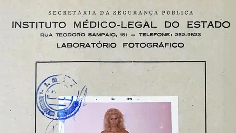 Waldirene no Carnaval, na década de 1970; ela passou toda a infância dormindo em um quarto separado dos irmãos e irmãs