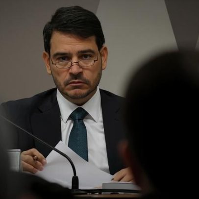 Lula pede permanência de Jorge Messias no governo