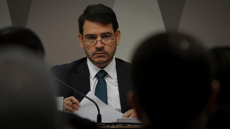 Abalado com a rejeição de seu nome para assumir uma vaga no STF, Messias estuda permanência no governo - (crédito: Ed Alves CB/DA Press)