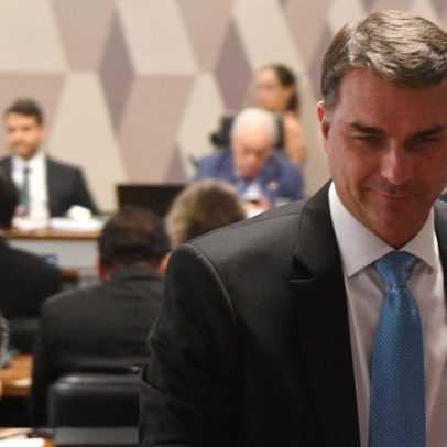 Flávio Bolsonaro contrata publicitários com experiência em campanhas nacionais