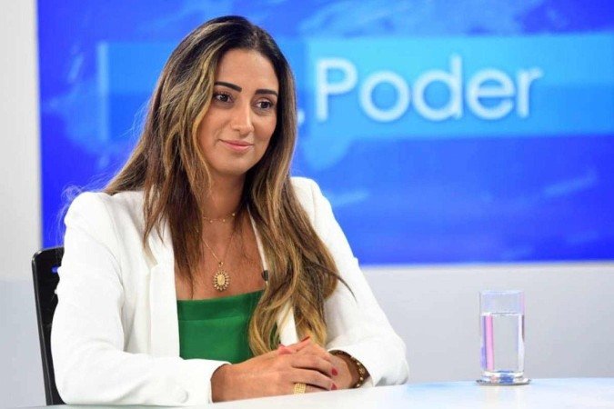 Flávia ocupou o cargo de Ministra-Chefe da Secretaria de Governo da Presidência da República durante a gestão do ex-presidente Jair Bolsonaro
