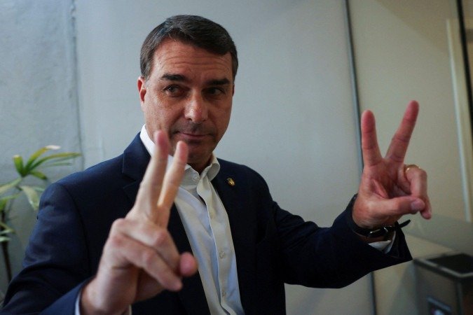 Lula aparece 7 pontos à frente de Flávio Bolsonaro em eventual 2º turno, aponta pesquisa AtlasIntel - (crédito: BBC Geral)