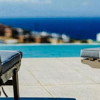 Turista recebe indenização após perder corrida por espreguiçadeiras em Grécia