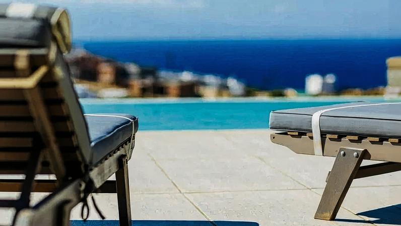 Turista ganha indenização após perder 'corrida por espreguiçadeiras' em hotel na Grécia - (crédito: BBC Geral)