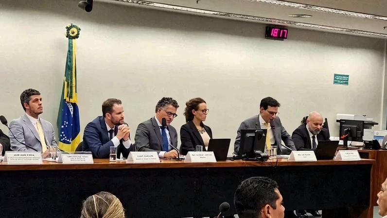 Audiência Pública, com a presença do ministro da Fazenda, Dario Durigan, discutiu os impactos econômicos da redução da jornada de trabalho - (crédito: João Pedro Resende de Carvalho)