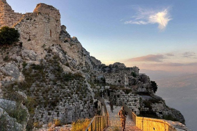 Israel toma castelo estratégico no Líbano enquanto expande ofensiva terrestre - (crédito: BBC Geral)