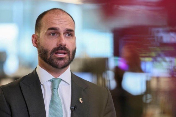 A manifestação ocorre após a divulgação de documentos que apontam Eduardo como produtor executivo da obra, função que incluiria atribuições relacionadas à gestão financeira da produção. - (crédito: Instagram/Eduardo Bolsonaro)