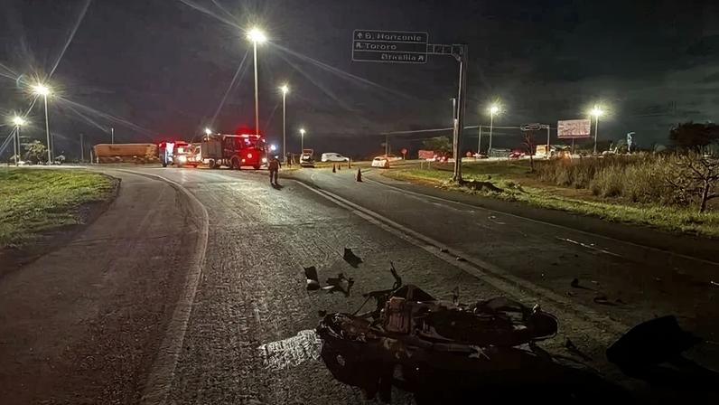 Os dois ocupantes da moto não resistiram aos ferimentos e tiveram os óbitos constatados ainda no local - (crédito: CBMDF Divulgação)