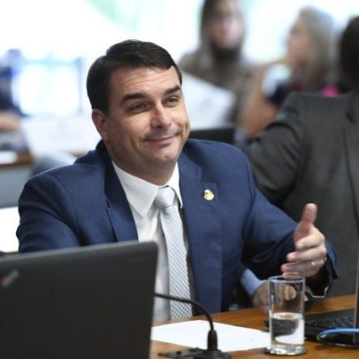 Dólar sobe e bolsa cai após áudio de Flávio Bolsonaro com Vorcaro