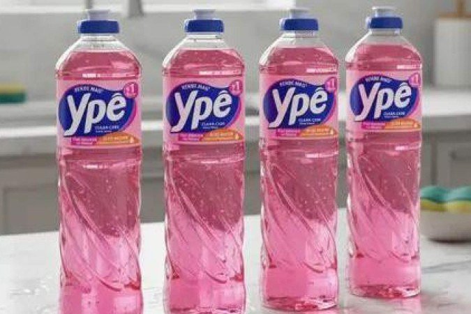 Anvisa suspende fabricação e manda recolher produtos da Ypê com lote específico por risco de contaminação - (crédito: BBC Geral)