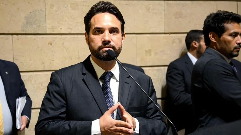 O ex-vereador Jairo Souza Santos Júnior, o Jairinho, responde pela morte do menino Henry Borel, de 4 anos, ocorrida em março de 2021 - (crédito: Reprodução/Renan Olaz/CMRJ)