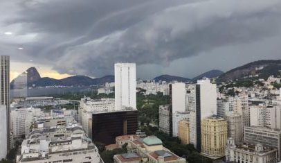 Previsão aponta semana de chuvas no Rio com máxima de 26°C