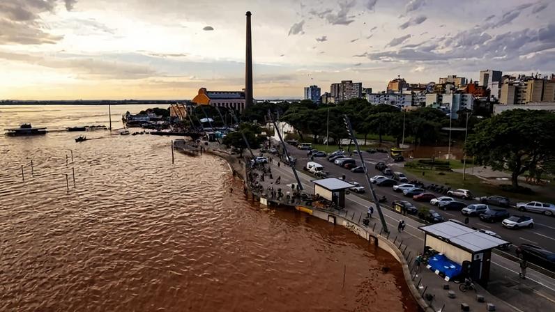 Em 2024, a capital gaúcha conviveu com a maior inundação do Guaíba desde 1941 - (crédito: Gustavo Mansur/ Palácio Piratini)