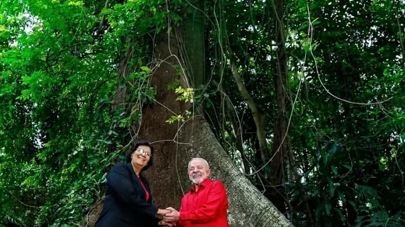 Reunião bilateral de Lula com a presidente da República do Suriname, Jennifer Geerlings-Simons, em Belém (PA), em novembro de 2025