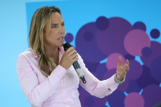 Celina Leão sancionou, nesta quarta-feira (6), o projeto de lei nº 2.119/2026, que disciplina a cessão de direitos de outorgas de táxi no Distrito Federal.