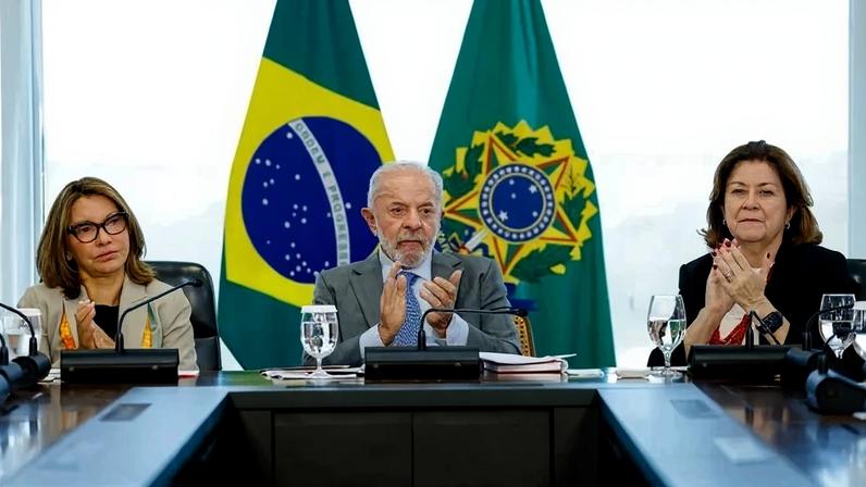 Em relação às críticas de Lula à gestão de Jair Bolsonaro à frente do Planalto, durante a pandemia, foi apontado que o ex-presidente teria sido principal culpado das mais de 700 mil mortes em decorrência da doença