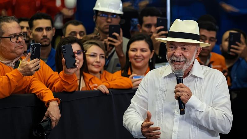 Petista durante anúncio da retomada de investimentos da Petrobras no Amazonas - (crédito: Ricardo Stuckert / PR)