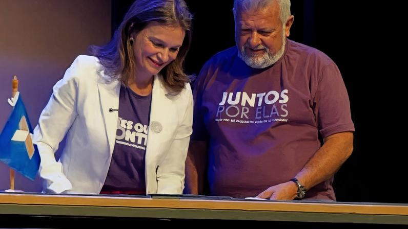 Nadja Oliveira e Carlos Vieira assinam o acordo de cooperação técnica, que inclui três ministérios - (crédito: Reprodução/Instagram/Antes que Aconteça)