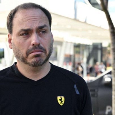 Carlos Bolsonaro afirma fim definitivo do país e critica Lula