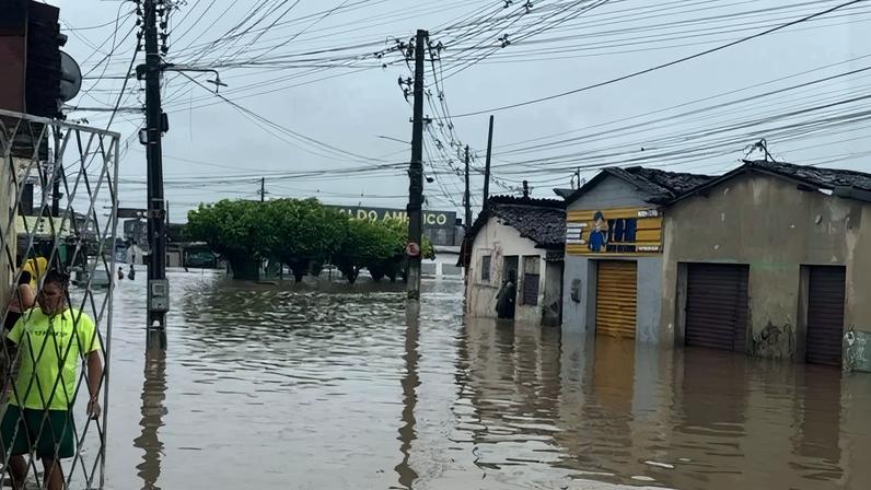 Na Paraíba, as chuvas também causaram transtornos significativos. Informações preliminares indicam que cerca de 1,5 mil famílias estão desalojadas, além de 300 pessoas desabrigadas - (crédito: Reprodução/Redes Sociais)