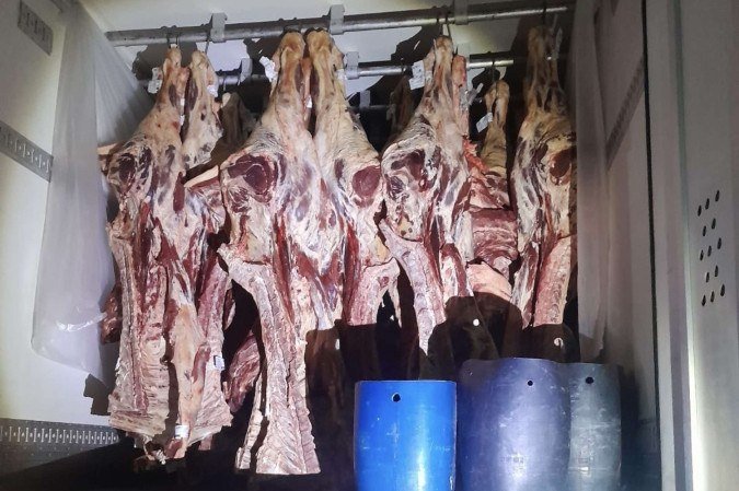 Receita do DF apreende 27 toneladas de carne, além de milhares de outros produtos, como leite condensado e cama box - (crédito: Secretaria de Economia)