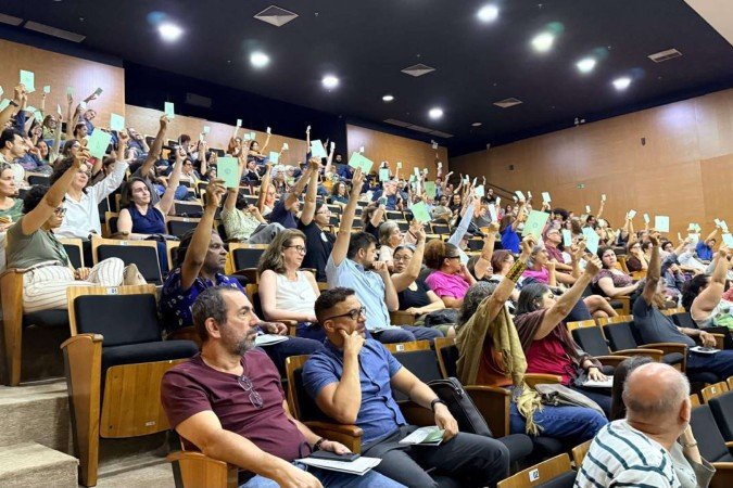 Professores da UnB aprovam indicativo de greve em assembleia - (crédito: Halanna Andrade - ADUnB)