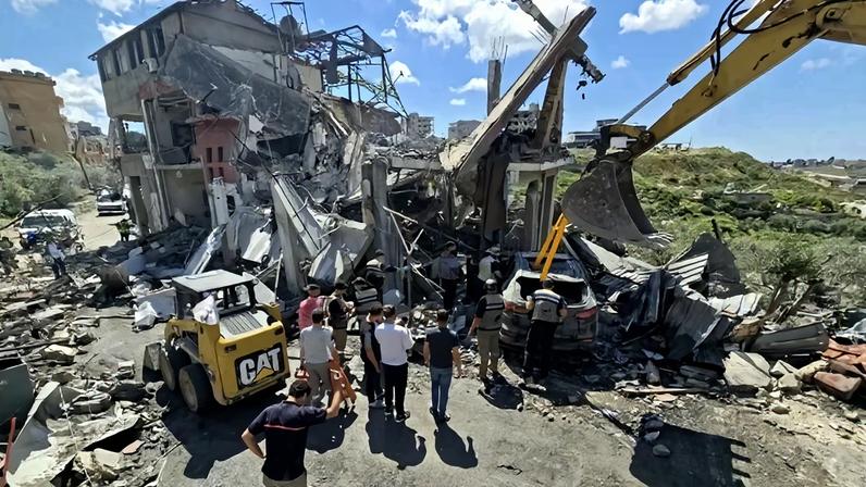 A agência estatal NNA relatou "uma série de ataques intensos" menos de uma hora depois de os habitantes terem sido convocados a evacuar - (crédito: Kawnat HAJU / AFP)