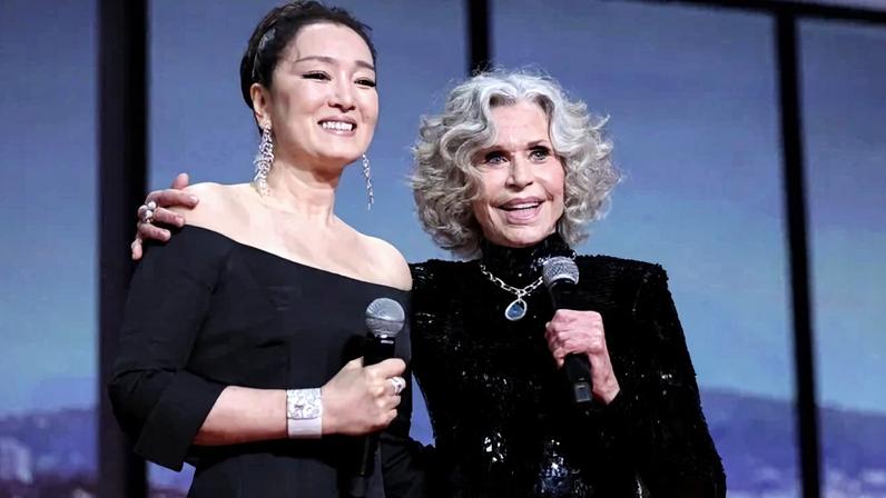 Jane Fonda e a atriz chinesa Gong Li na 79º edição do Festival de Cannes - (crédito: Valery HACHE / AFP)