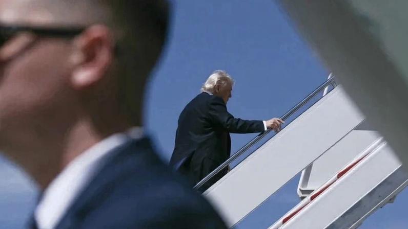 O presidente dos EUA embarca em Washington com destino à China: na pauta, economia, relações bilaterais e a guerra no Oriente Médio - (crédito: Brendasn Smialowski/AFP)
