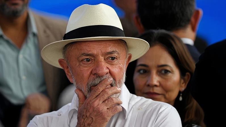 O carcinoma basocelular (CBC) que acomete o presidente é o tipo de câncer de pele mais comum. A doença se origina nas células basais da epiderme e é causado principalmente pela exposição acumulada aos raios ultravioleta.