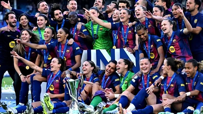 Elenco do Barcelona comemora título conquistado no gramado - (crédito: AFP)
