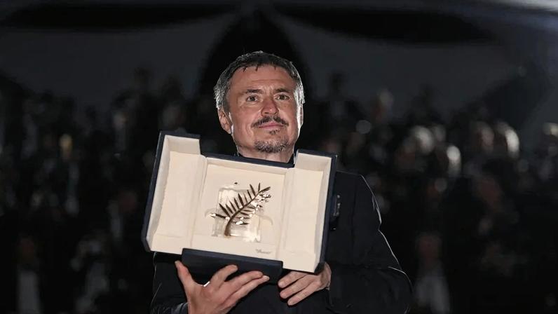 O diretor Cristian Mungiu levou a Palma de Ouro pelo filme 'Fjord' - (crédito: Olivier CHASSIGNOLE / AFP)
