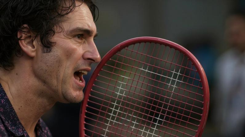 João Fonseca após jogo em Roland Garros nesta sexta-feira (29/5) - (crédito: Dimitar DILKOFF / AFP)