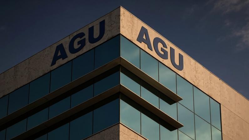Segundo a AGU, há risco de "efeitos irreversíveis" caso a lei continue em vigor durante a análise do caso. - (crédito: Sérgio Lima/AFP)
