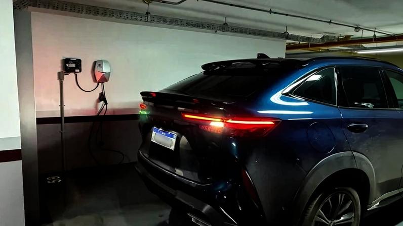 DF tem a segunda maior frota do país, com mais de 50 mil carros elétricos registrados desde 2022 - (crédito: Beatriz Mascarenhas)