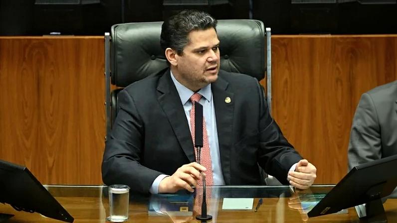 “Peço a compreensão. Peço desculpa a Vossas Excelências por não atender a demanda solicitada por mais 11 congressistas”, disse Alcolumbre - (crédito: Saulo Cruz/Agência Senado)