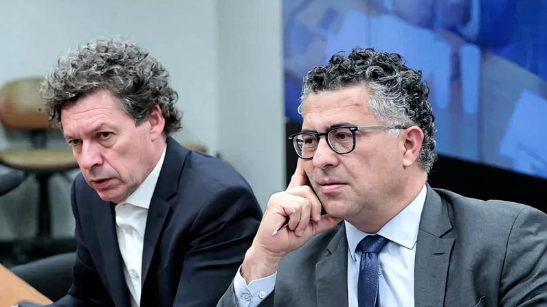 Reginaldo Lopes (PT-MG), autor da PEC e Alencar Santana (PT-SP), presidente da comissão especial, participaram de audiência pública, ontem - (crédito: Bruno Spada)