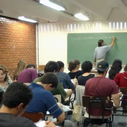 CNM: redução da jornada pode levar déficit de 100 mil professores