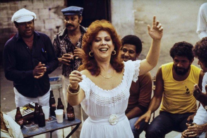 Madrinha do samba recebe reconhecimento no cenário musical