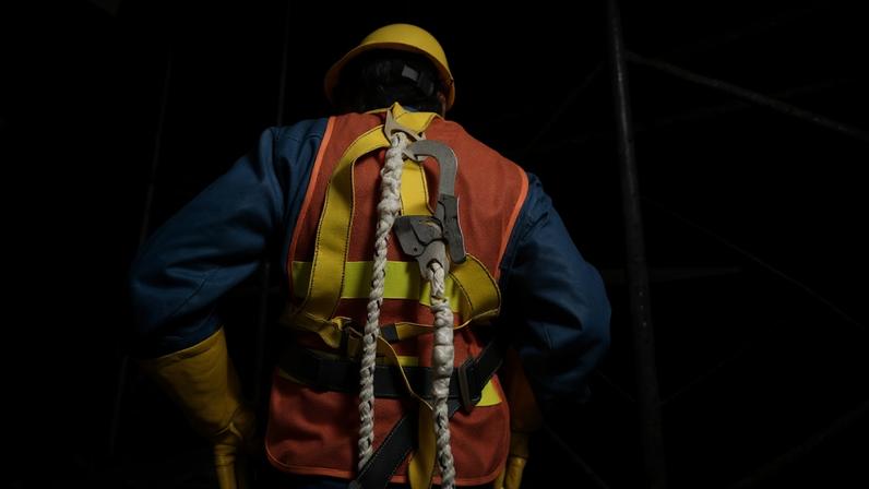 Especialistas reforçam a orientação às empresas para que invistam em medidas de prevenção e sigam as normas de segurança no trabalho - (crédito: freepik)