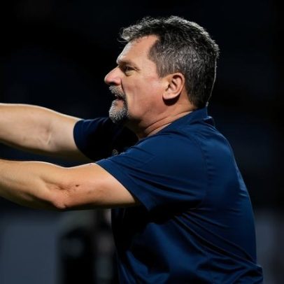 Chapecoense demite o técnico Fábio Matias