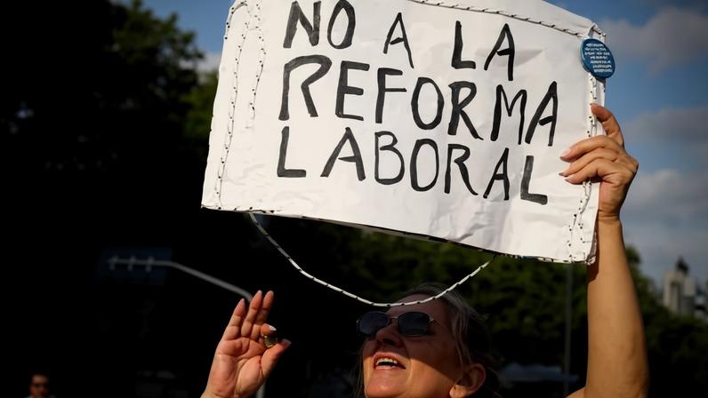 Expectativa é que o texto que prevê o fim da escala de trabalho 6x1 avance ainda nesta semana no plenário da Câmara e siga depois para o Senado