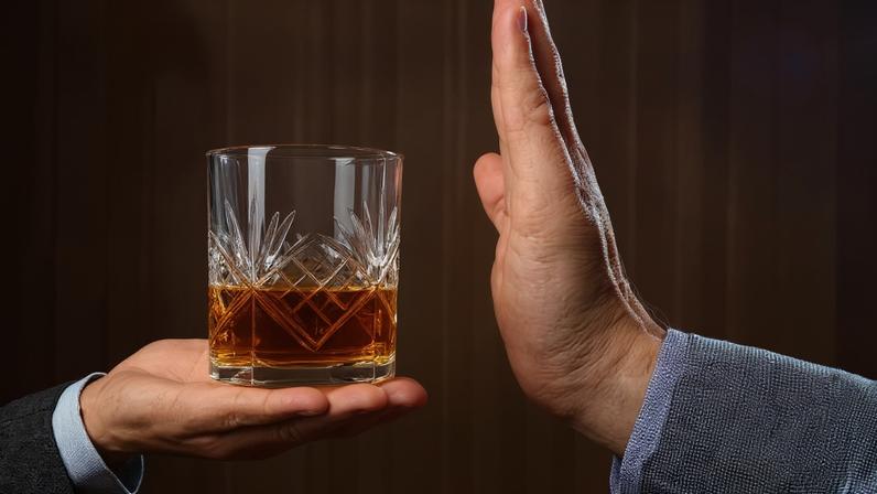 A pesquisa, com 108 adultos acima do peso saudável que também buscavam tratamento para alcoolismo, demonstrou que uma injeção semanal da substância semaglutida reduziu em 50% os dias de ingestão pesada de bebidas em um mês, comparado ao grupo placebo - (crédito: Pixabay/Divulgação )