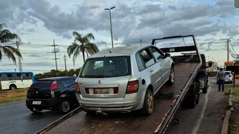 A análise técnica realizada no local também apontou falhas mecânicas severas que tornavam o veículo uma "bomba-relógio" no trânsito - (crédito: Divulgação/Detran-DF)