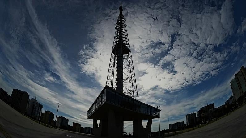 Clima ensolarado em Brasília - (crédito: Ed Alves/CB)