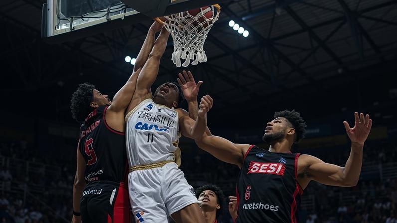 O pivô Brunão teve missão complicada entre os defensores do Franca - (crédito: Marcos Limonti/Sesi Franca)