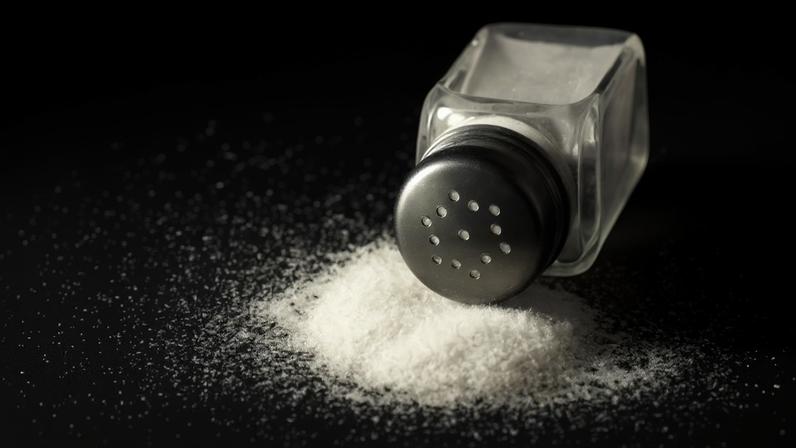 Um alimento pode ir do insosso ao sublime com apenas uma pitada de sal
