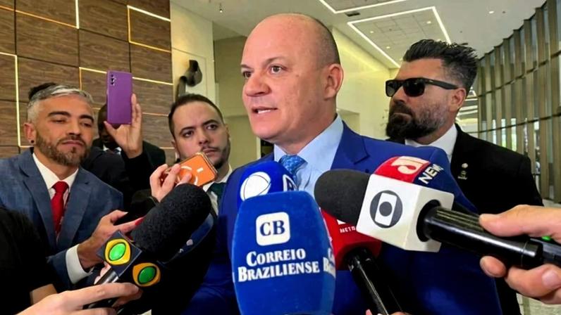 "Da nossa parte, o incômodo seria se Flávio tivesse sido pego recebendo mesada ou envolvido em esquema de corrupção", declarou parlamentar