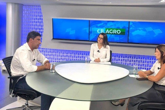 Pecuarista Diego Mendes, doutor em saúde animal, no CB.Poder. Na bancada, as jornalistas Mariana Niederauer (C) e Sibele Negromonte - (crédito: Andréa Nalini/CB/D.A Press)